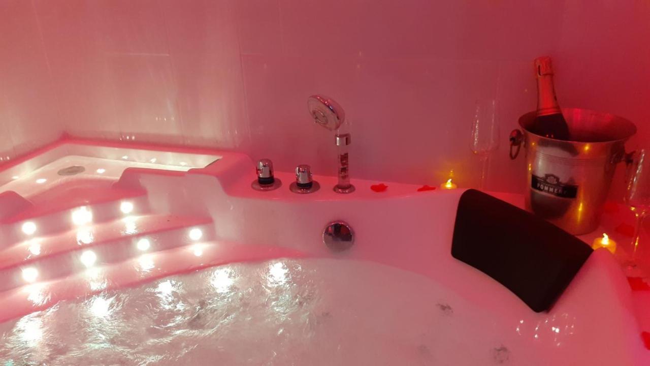 Le Bijou Appartement Avec Jacuzzi Et Sauna Privatif Terrasse Plein Sud Clim Parking Privatif Bandol Kültér fotó